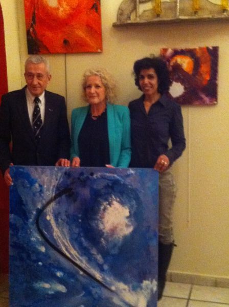 tl_files/soignon/Presse/2015.03.10 Vernissage SHEMS Resto, de GaD, Monsieur Jean-Paul De Bernis, President National de Merite de Devouement Francais, Laurence Soignon, Najia gérante SHEMS.jpg